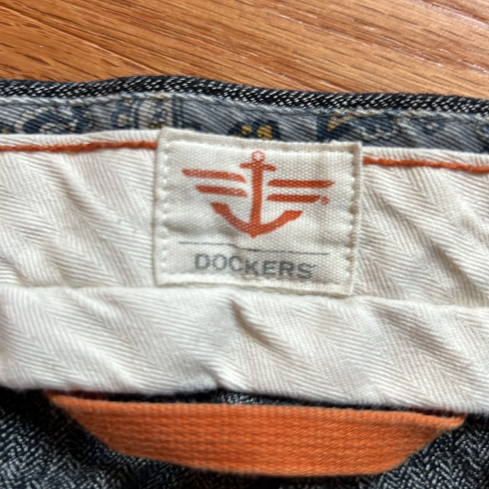 Dockers - Picture 2 of 4